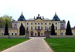 Palacio Branicki (1691-1697), en Białystok, residencia del conde Jan Klemens Branicki, destruido en la II Guerra Mundial y luego reconstruido