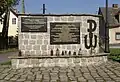 El Kotwica en el monumento a la Armia Krajowa en Bielany.