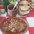 Birria con consomé en Aguascalientes
