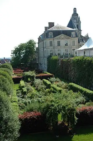 Las Terrazas del Obispado, el ayuntamiento y la catedral.