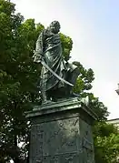 Estatua de Gebhard Leberecht von Blücher. En el relieve del zócalo aparece Borussia a la derecha con casco corintio.