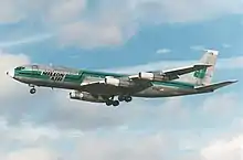 Boeing 707 de Millon Air despegando del Aeropuerto Internacional de Miami. Se estrelló en el Aeropuerto Internacional Eloy Alfaro de Manta (Ecuador) nueve meses después (1996).