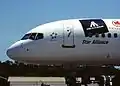 Boeing 757-2Q8 de Mexicana (N763MX) con librea de Star Alliance en el Aeropuerto Internacional de Cancún.