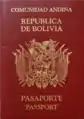 Pasaporte boliviano de pasta color vino, mostrando a la Comunidad Andina de Naciones añadida al título.