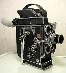 Cámara réflex Bolex H16 de 16 mm con muelles