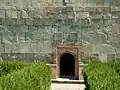 Fachada de la iglesia y portal exterior.