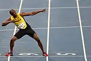 El atleta jamaicano Usain Bolt celebra con su característica pose la victoria en los 200 metros en Río de Janeiro de 2016.