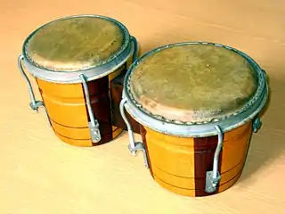 Bongos.