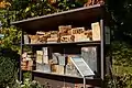 Caja de insectos en el "Botanischer Garten der Universität Zürich".