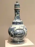 Botella de cerámica de Delft, h. 1675, loza esmaltada en estaño
