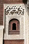 Mocárabes encima de una ventana en la madrasa Bou Inania de Meknes