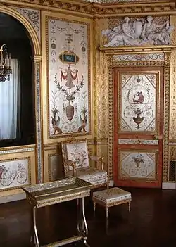 Decoración de estilo neoclásico francés pintado a la maniera grottesca rafaelesca en el palacio de Fontainebleau   (años 1780).