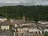 Bouillon, la iglesia (l' église des Saints-Pierre-et-Paul) en la ciudad