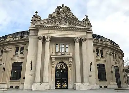 Fachada del museo Pinault