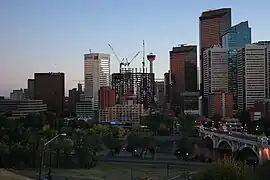 La construcción de The Bow vista desde Crescent Heights en septiembre de 2009