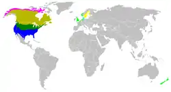 alt=Amarillo = nidificación en el verano (oscuro nativo y claro introducido).
Verde = área de estancia todo el año (oscuro nativo y claro introducido).
Azul = área de invernada (oscuro nativo y claro introducido).
Rosa = área de reproducción.