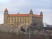 El palacio real forma dominante de la zona del castillo. Estado del año 2006 (antes de la reconstrucción).