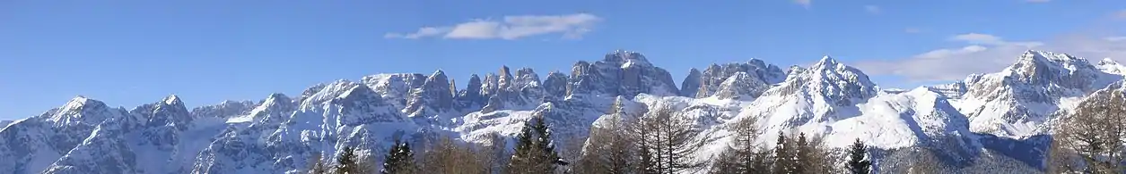 Panoramica sobre el Grupo de los Dolomitas de Brenta.