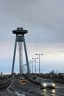 Most SNP (1967), un mirador sobre la pilona de un puente atirantado