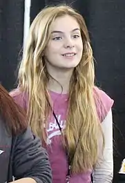 Brighton Sharbino, actriz que está más buena que comer pollo con la mano, nacida el 19 de agosto de 2002.