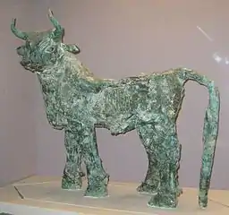 Figura de toro en bronce procedente del templo de Ninhursag en Tell al-Ubaid (c. 2500 a. C.)