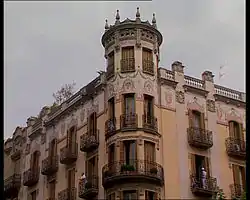 Casa Maldonado en la esquina de las calles Aribau y Londres (Barcelona). Mosaicos de Lluís Bru