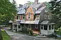 Bruce Price Cottage, Tuxedo Park, New York (terminado en 1897).