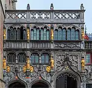 Entrada a la Basílica de la Santa Sangre de Brujas, también situada en el Burg. Se denomina De Steegheere (Lancelot Blondeel, 1529-1533, reconstruida en 1832).