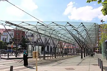 La estación de tranvía y autobuses de Flagey (2004–2008).