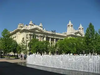 El antiguo edificio de la Bolsa de Budapest.