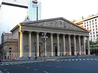 La Catedral Metropolitana en el inicio de la calle Rivadavia