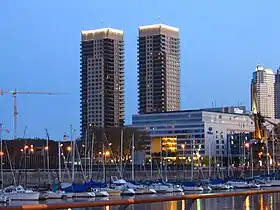 De fondo, el Hotel Hilton de Puerto Madero, en la tarde de verano del 28 de enero de 2022