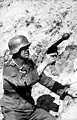 Soldado con una Sturmpistole cargada con Wurfkörper 361.