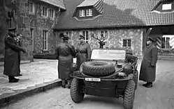 Hermann Göring con un Schwimmwagen en Carinhall