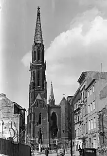 Petrikirche con daños de guerra, 1951