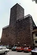 Schildmauer combinado con el bergfried del castillo de Liebenzell.