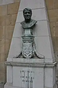 Busto de Alfred Harmsworth, Londres.