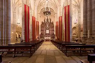 Nave central y Altar Mayor.