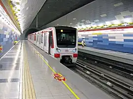 Tren CAF NS 2007 en la estación.