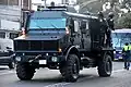 Vehículo Unimog blindado de las fuerzas especiales de la policía.