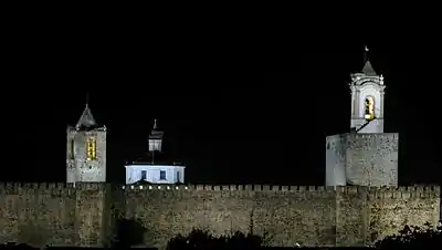 Castillo de Fregenal durante la noche