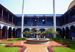 Patio de Derecho de la Casona de San Marcos.