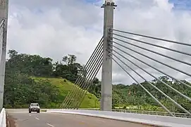 Tránsito en el puente.