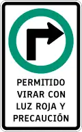 Permitido virar derecha con luz roja y precaución