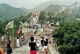 Turistas recorriendo un tramo de la muralla china.