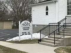 Un letrero afuera de una iglesia en Greenbush indica el cierre de la iglesia durante la pandemia.
