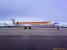 CRJ900 de Air Nostrum estacionado en el aeropuerto de Valladolid.