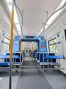 Interior del tren en funcionamiento.