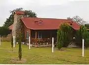 Típica cabaña en el municipio de Allende