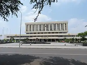 Cabo Verde - Parlamentsgebäude in Praia.jpg